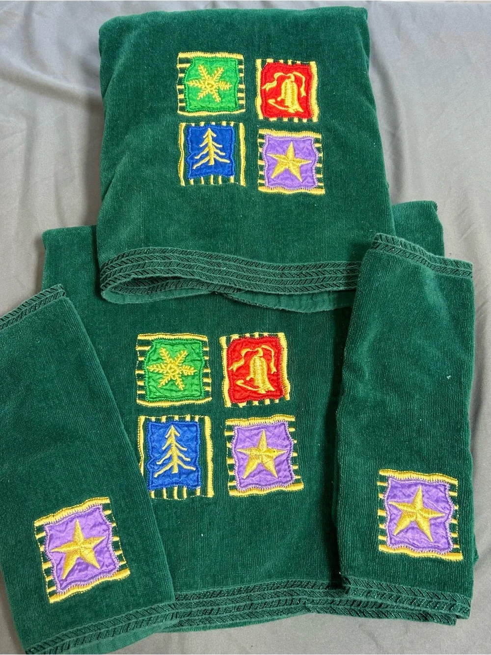 Vintage Christmas Holiday Embroidered Towel Set Stars Snowflakes Green 4 PC